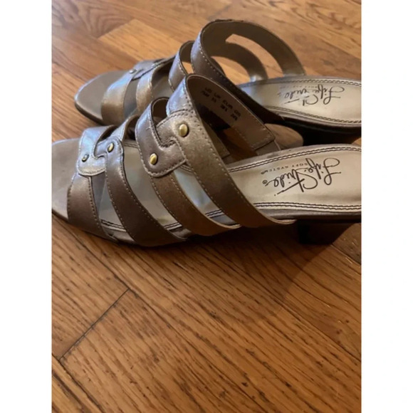 Life Stride Sandals Women's Size 7.5 Antique Bronze - Picture 6 of 7